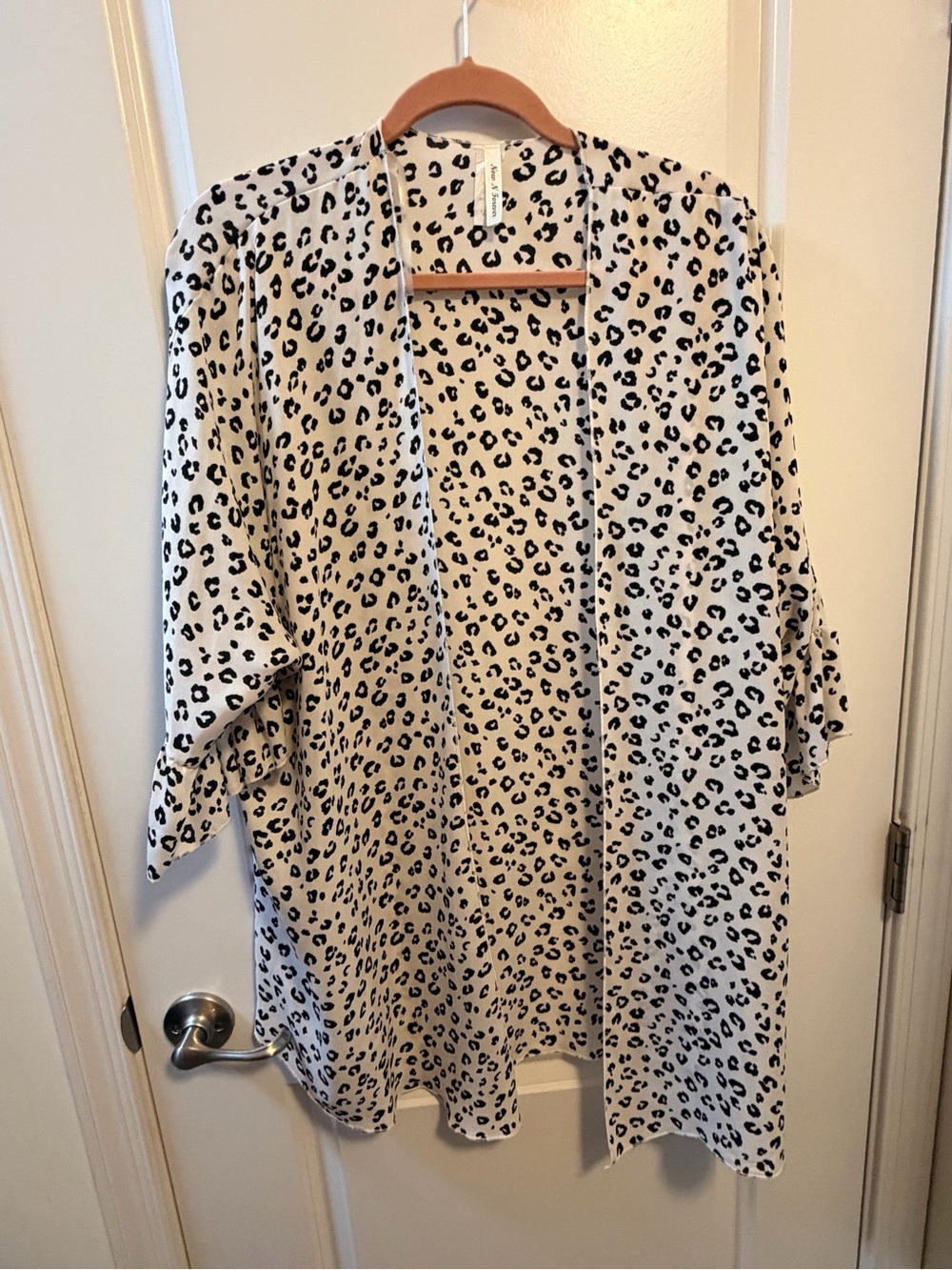 Forever 21 Black and Cream Leopard Print Open-Front Kimono